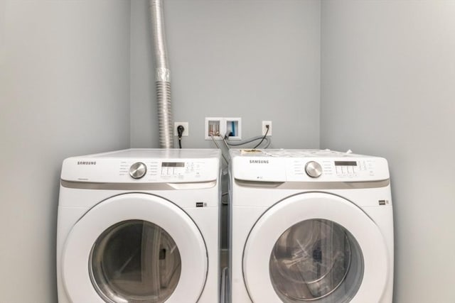 laundry room featuring washer and clothes dryer