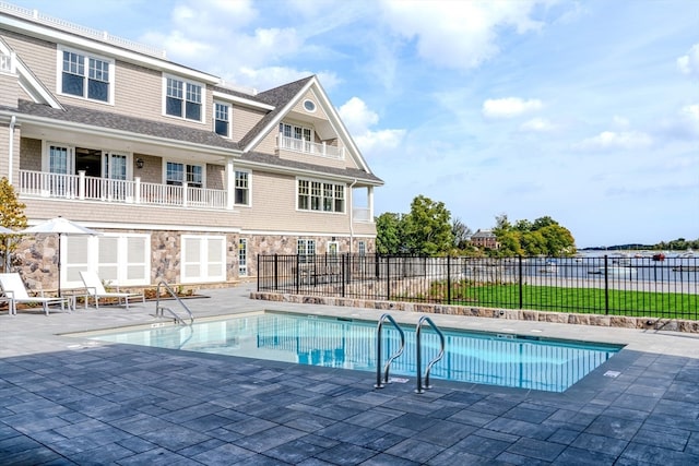 view of swimming pool featuring a patio