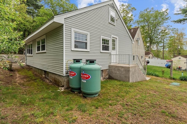 5 London Rd, Salem, NH 03079 - view of side of home with a lawn