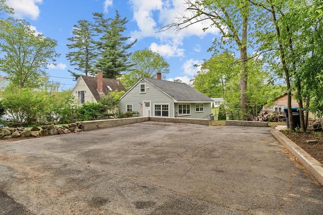 5 London Rd, Salem, NH 03079 - view of front of property with a chimney