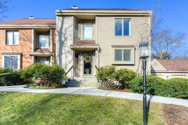 view of front of property with a front yard