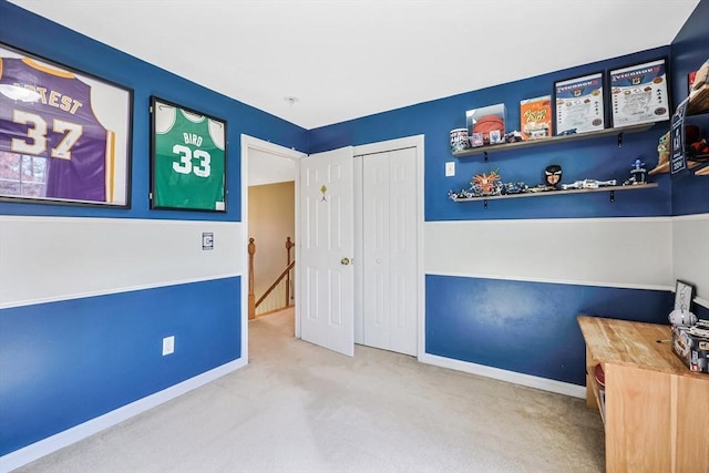 unfurnished bedroom featuring carpet flooring, baseboards, and a closet