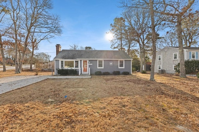 view of front facade with a front yard