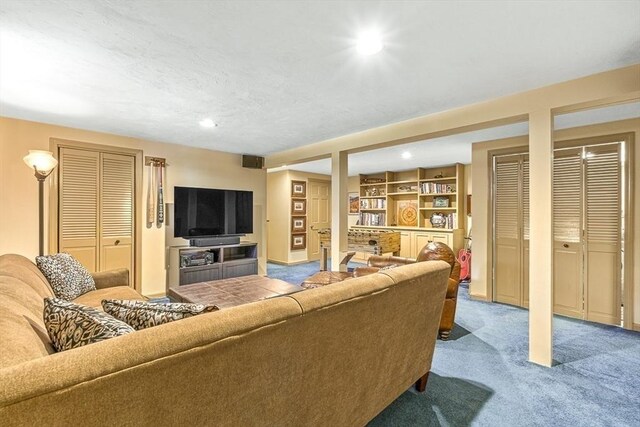 living room featuring carpet flooring and recessed lighting