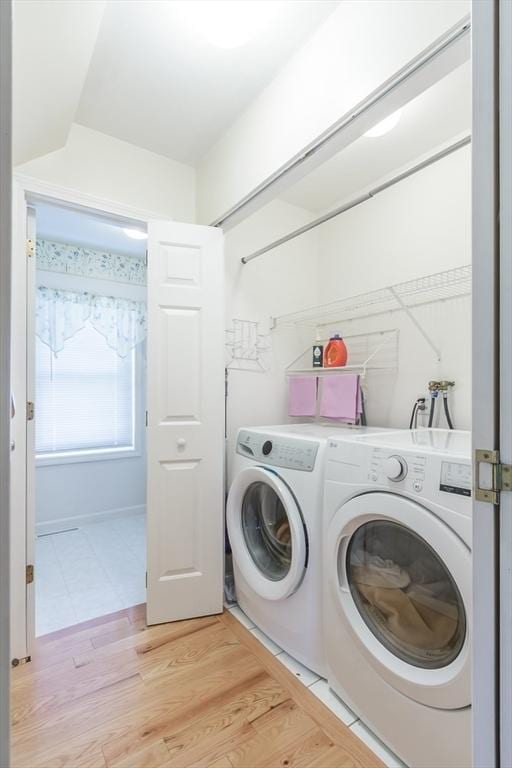 washroom featuring light wood-style floors, laundry area, and independent washer and dryer