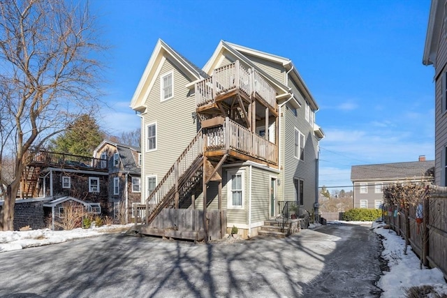 view of front of house with a balcony