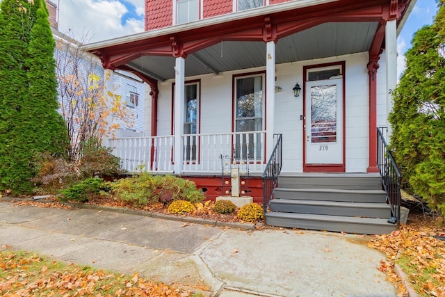 property entrance featuring covered porch