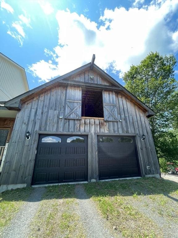 19 Hardscrabble Rd, Sterling, MA 01564 - garage with driveway