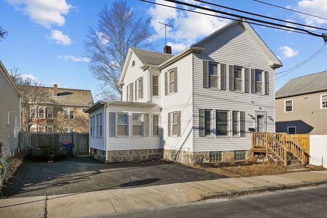 view of front of property