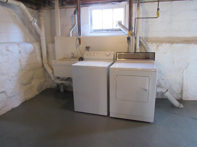 laundry area featuring a sink, laundry area, and independent washer and dryer