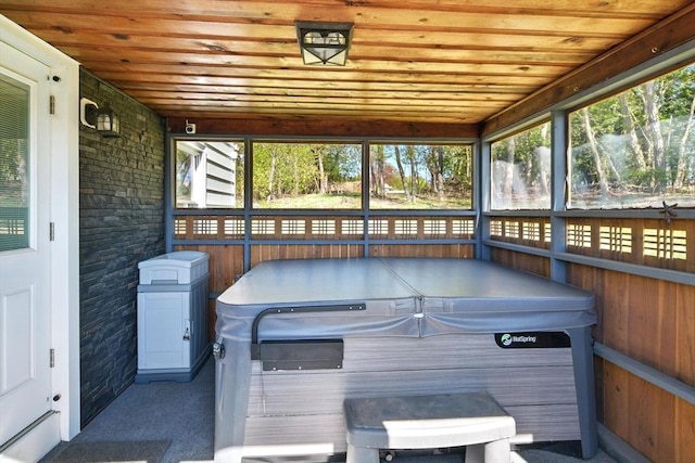 sunroom / solarium featuring a jacuzzi