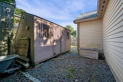 view of outbuilding