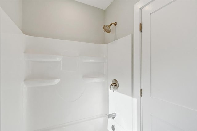 room details with shower / tub combination