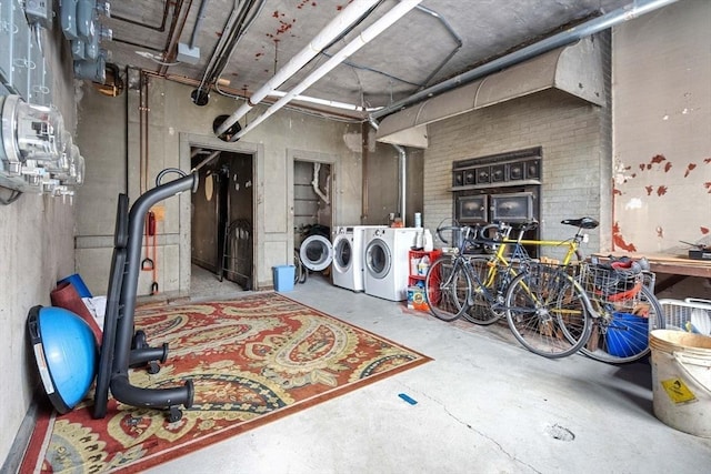 basement with washing machine and dryer