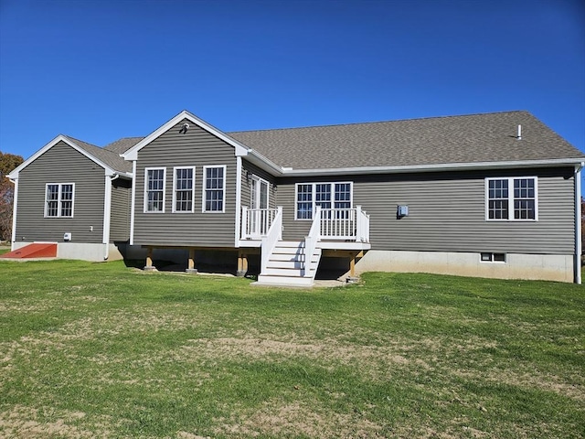 back of house featuring a lawn