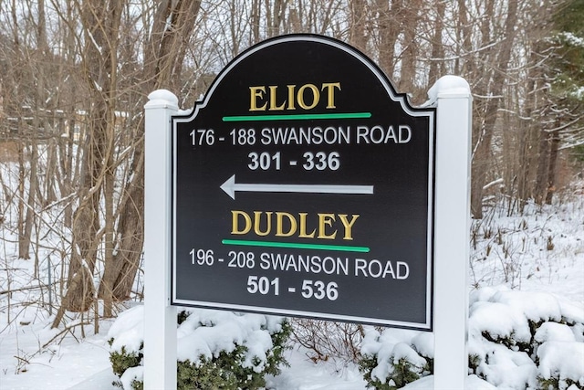 view of community / neighborhood sign