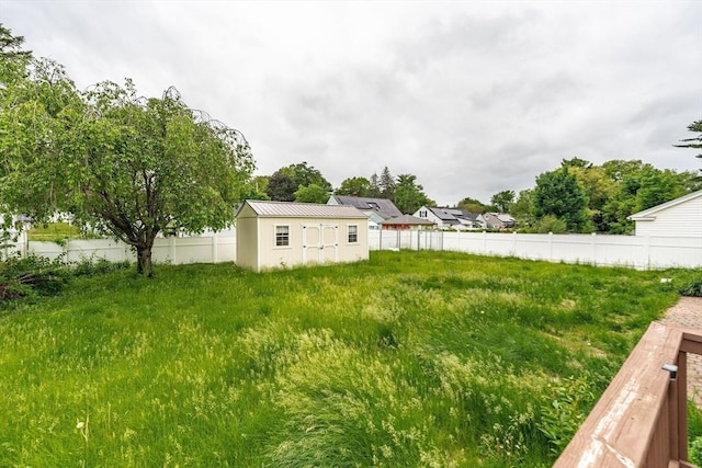 276 Oak St, Springfield, MA 01151 - view of yard