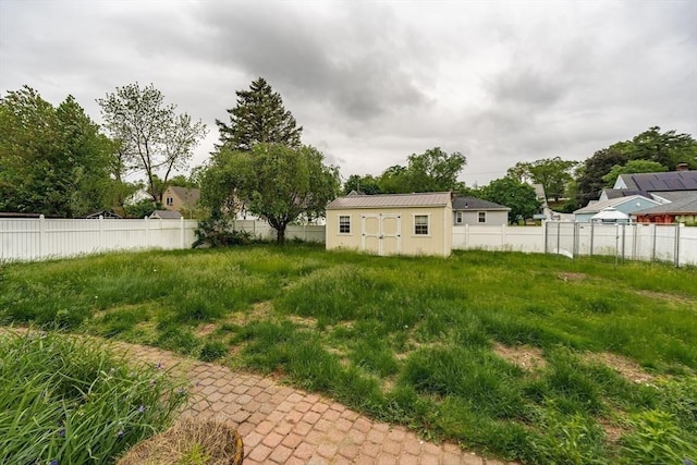276 Oak St, Springfield, MA 01151 - view of yard