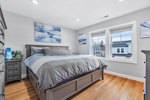 bedroom with light wood finished floors, baseboards, visible vents, and recessed lighting