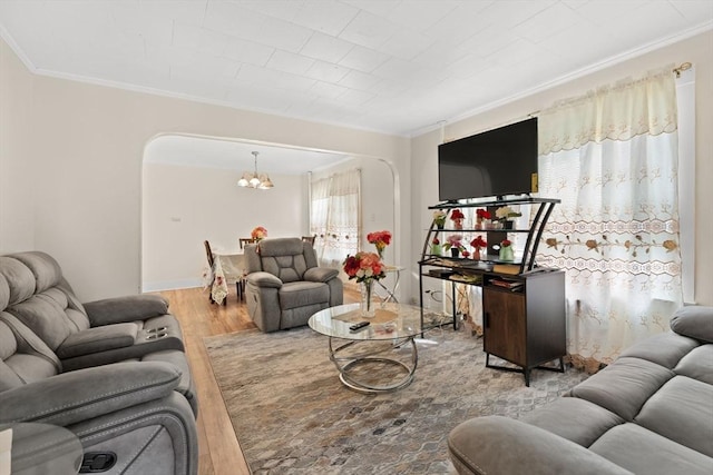 living room featuring hardwood / wood-style flooring and crown molding