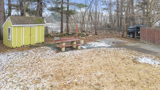 view of yard with an outdoor structure, fence, and a shed