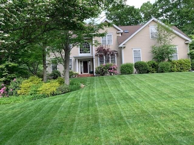 view of front of home with a front lawn