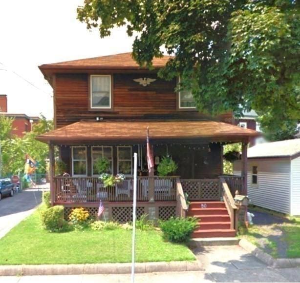 view of front facade featuring a porch