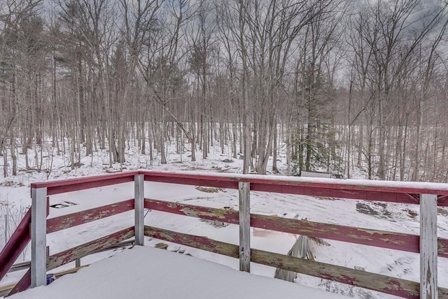 view of yard layered in snow