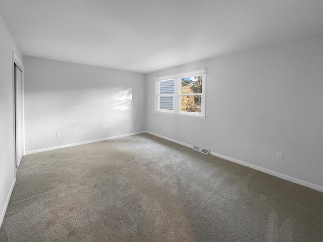 unfurnished room with carpet