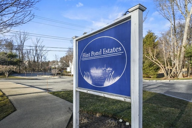 view of community / neighborhood sign