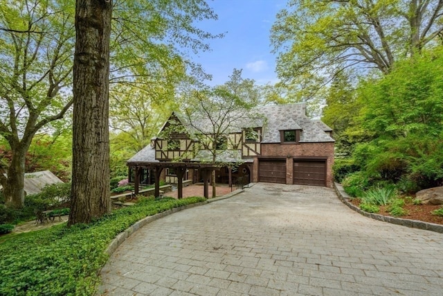 view of front of property featuring a garage