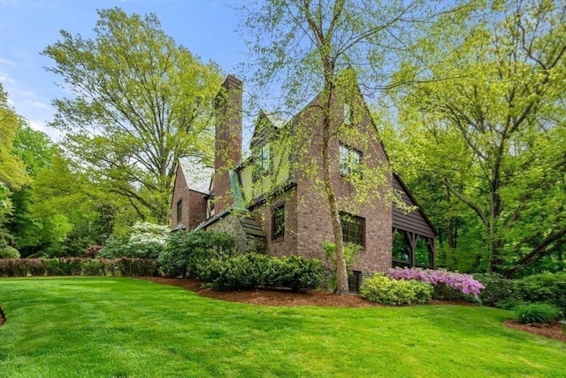 view of side of property featuring a yard