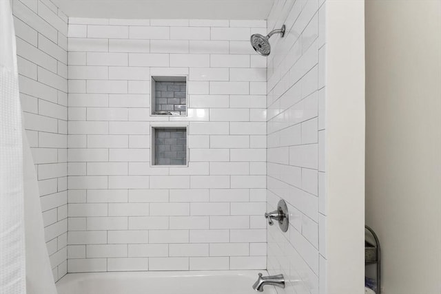 bathroom featuring shower / tub combo