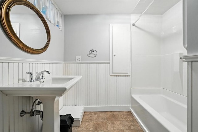 14 Wadsworth Ln, Duxbury, MA 02332 - full bath with wainscoting and shower / washtub combination