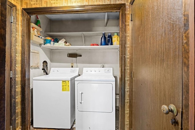 laundry area with laundry area and washer and clothes dryer