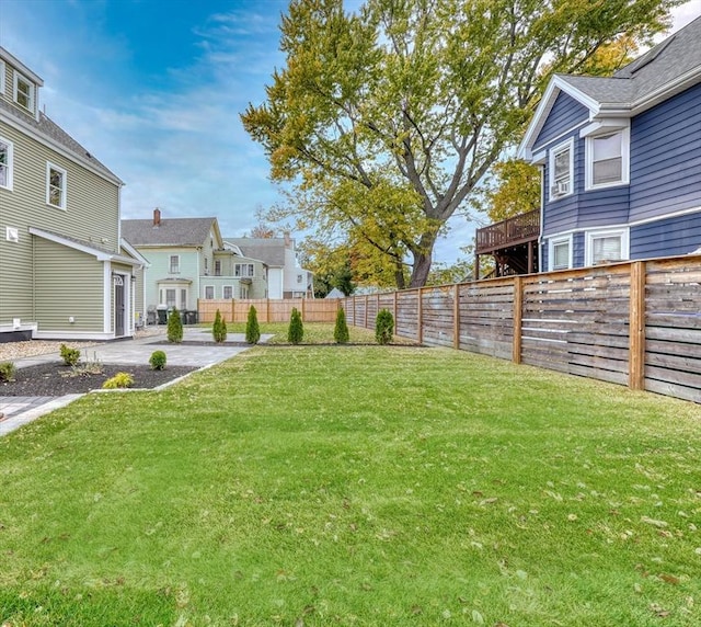 view of yard featuring a patio