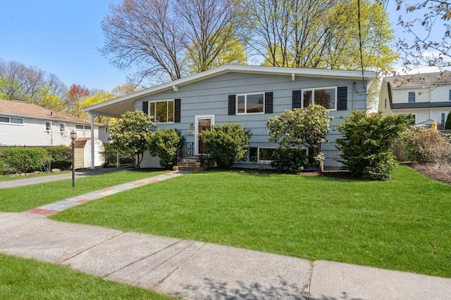 split foyer home with a front yard