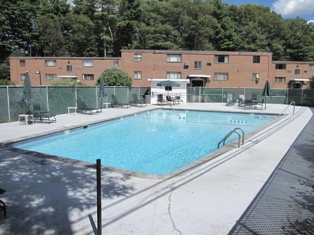 77 Nicholas Rd Unit I, Framingham, MA 01701 - community pool with a patio area