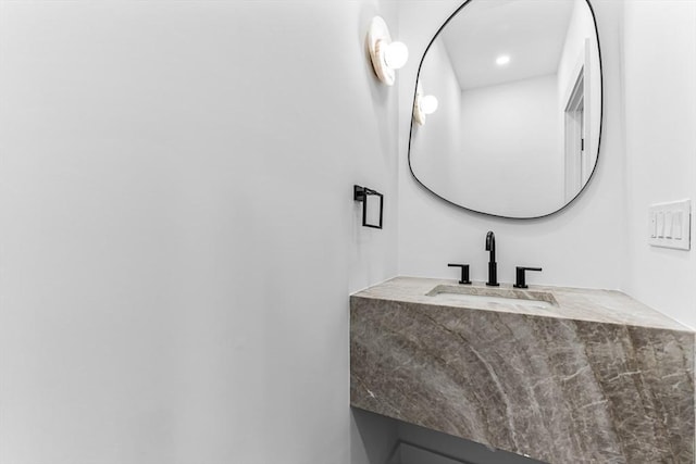 bathroom featuring a sink