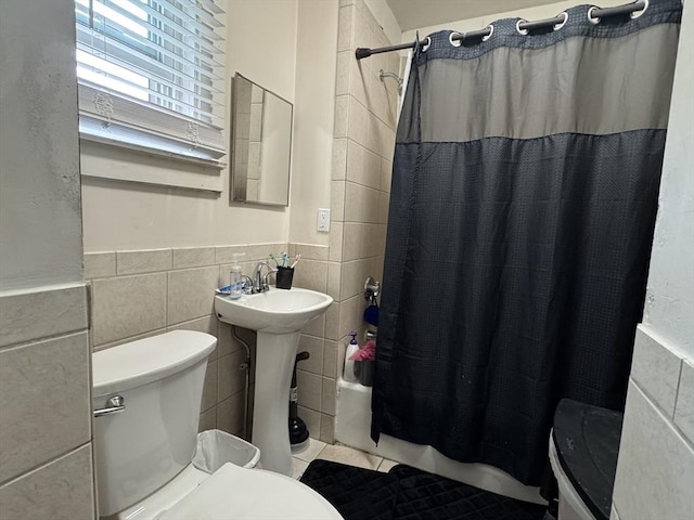 40 Freeman St, Framingham, MA 01702 - full bath featuring toilet, tile walls, shower / bath combo, and wainscoting