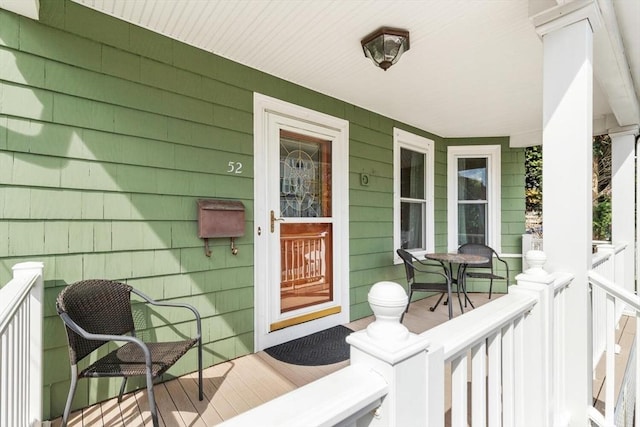 property entrance featuring a porch
