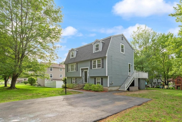 6 2nd Ave, Wilmington, MA 01887 - view of front facade featuring a gambrel roof, a front lawn, and a shingled roof