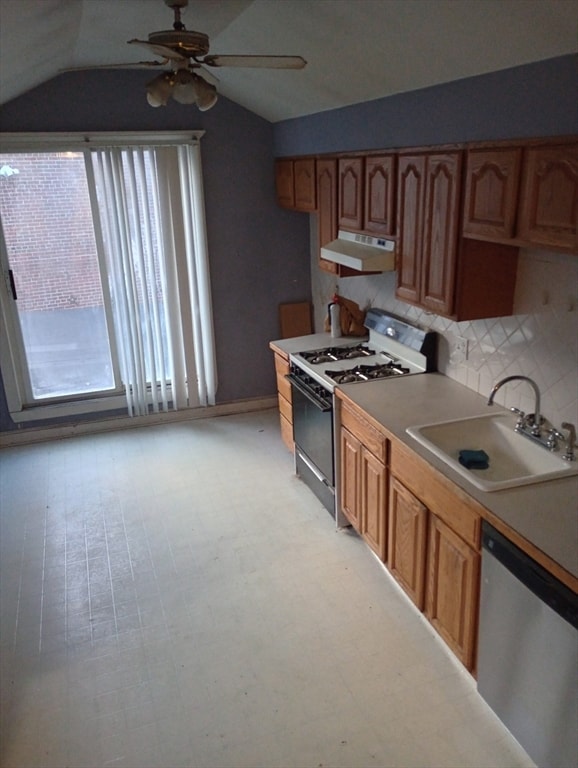 kitchen featuring gas range oven, vaulted ceiling, ceiling fan, sink, and dishwasher