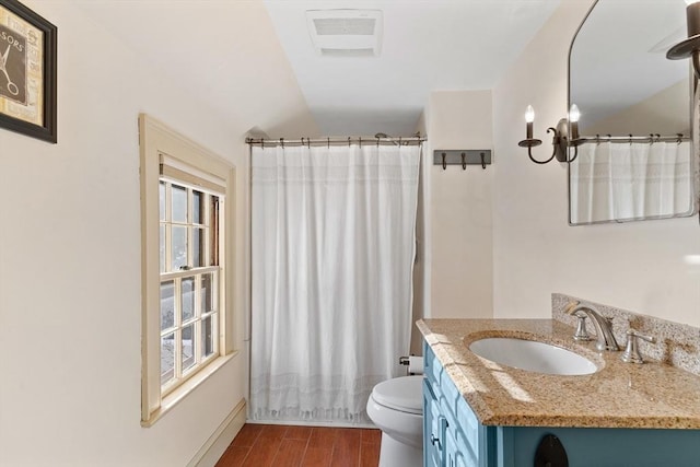 full bathroom with shower / tub combo with curtain, vanity, and toilet