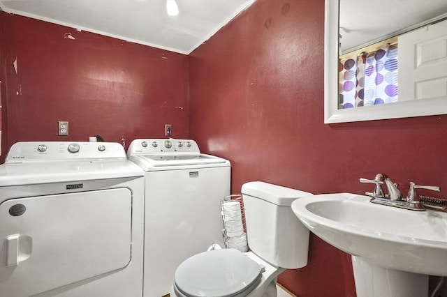 18 Cedar Ct, Lowell, MA 01852 - full bath with separate washer and dryer, toilet, and a sink
