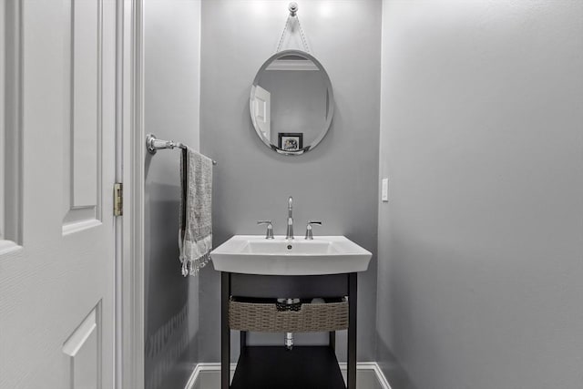 bathroom with baseboards