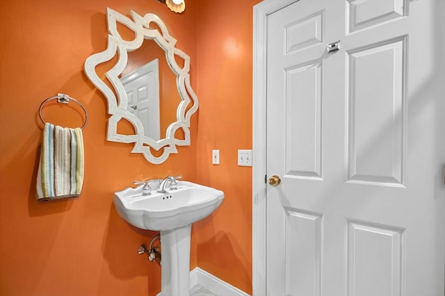 15 Keyes House Rd, Shrewsbury, MA 01545 - bathroom featuring baseboards
