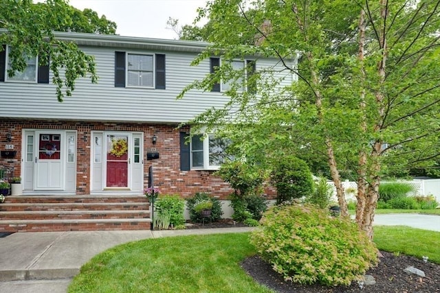 113 Edgehill Rd Unit 113, Norwood, MA 02062 - view of front of home featuring brick siding and a front yard