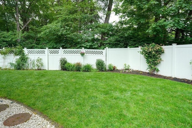 113 Edgehill Rd Unit 113, Norwood, MA 02062 - view of yard