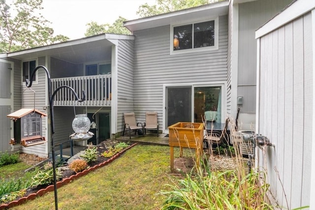 3 Beals Cv Unit F, Hingham, MA 02043 - back of property featuring a balcony
